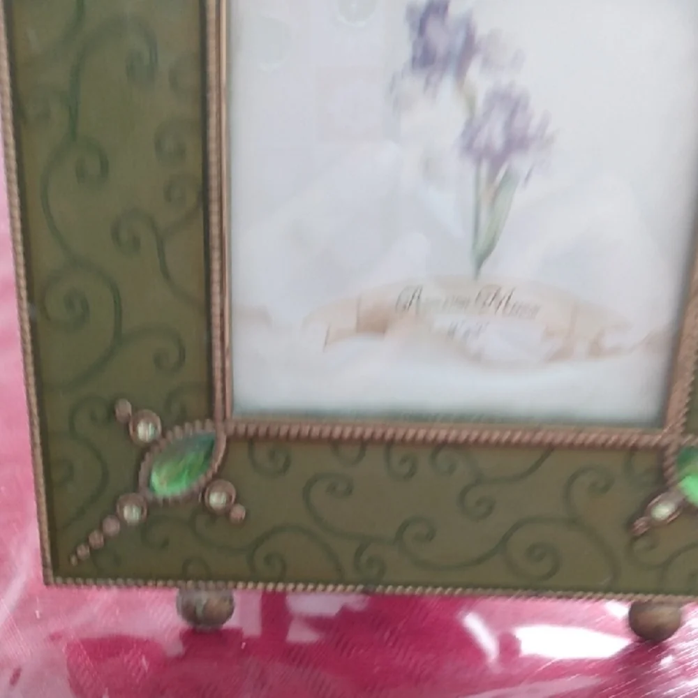 Elegant Green Photo Frame with Gem Accents